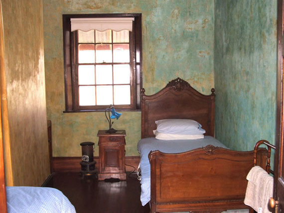 Bedroom_2.jpg